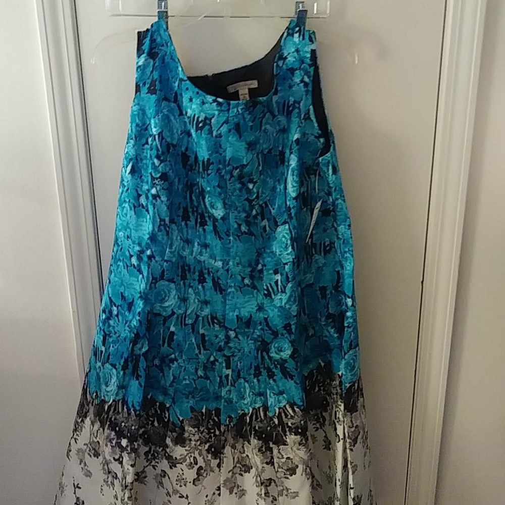 NWT Dressbarn Green Black and White Floral Dress